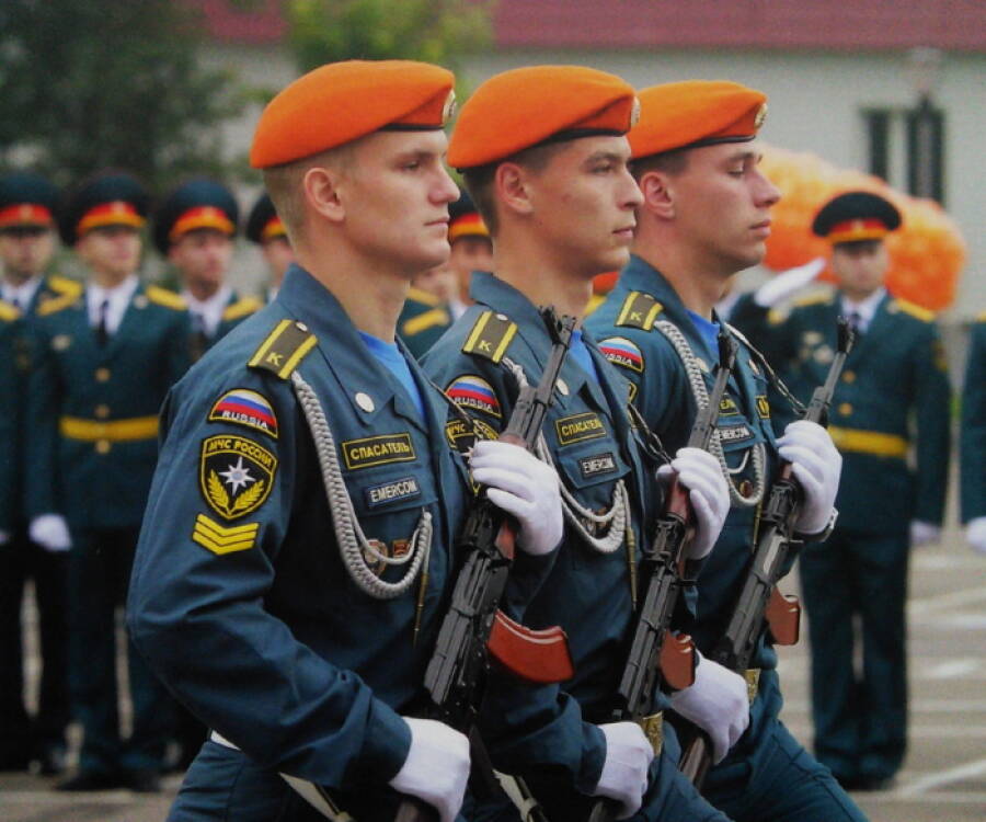 У военнослужащих МЧС оранжевые береты появились еще в 1996 году
