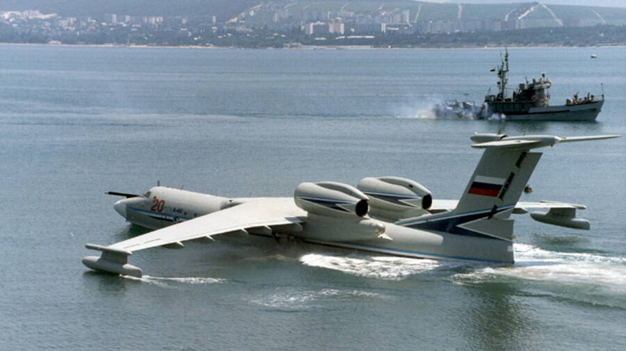 Второй опытный экземпляр А-40 – самолет В2 – на воде