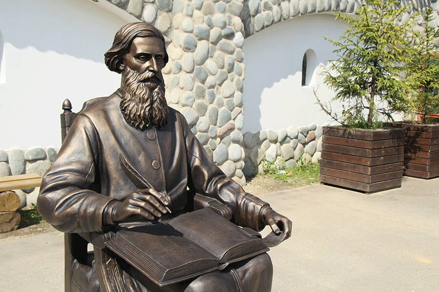 Памятник Владимиру Далю в этнографическом парке «Этномир»