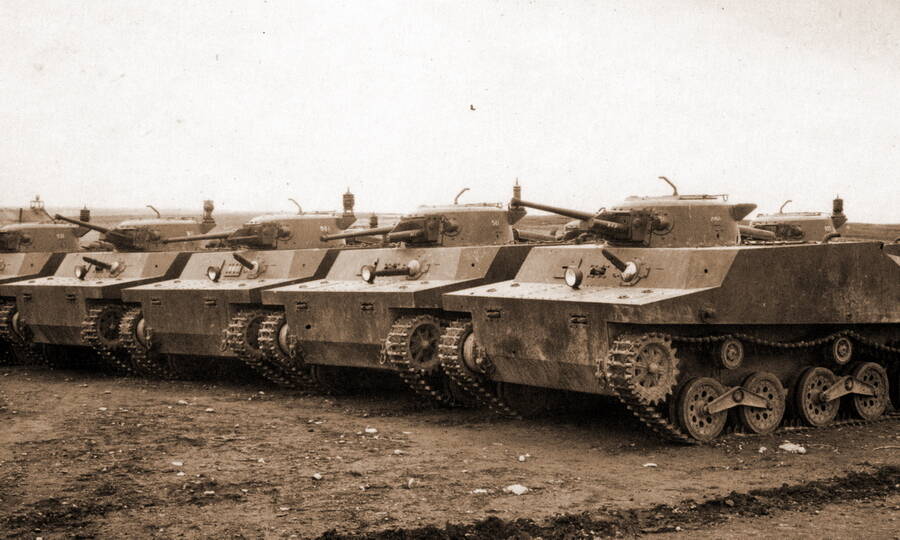 Японские танки, захваченные советскими морскими пехотинцами на острове Шумшу