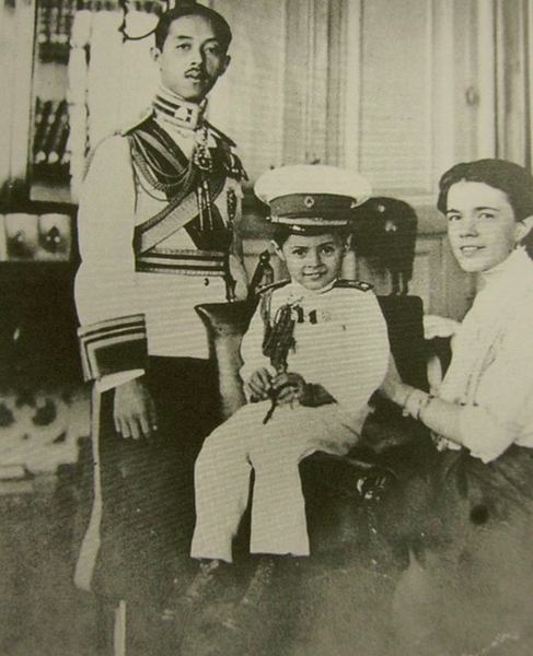  Екатерина Десницкая, Чакрабон и их сын Чула.