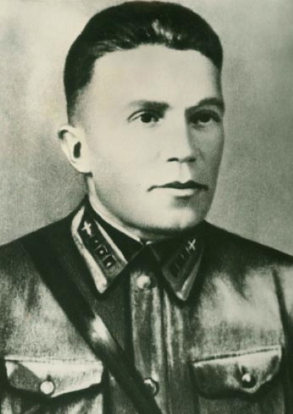 Николай Кузнецов в форме летчика советских ВВС, которая поддерживала его легенду о работе на авиазаводе №22 в Москве, 1939 год