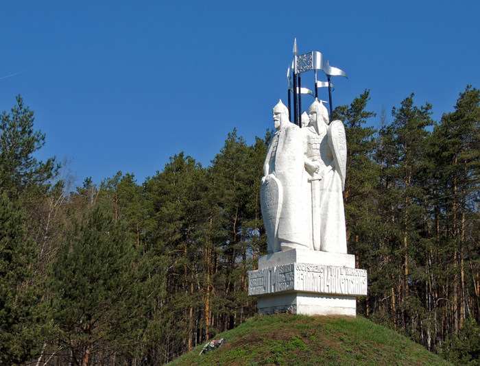 Памятник «Стояние на реке Урге», установленный в 1980 году в честь 500-летия знаменитого события