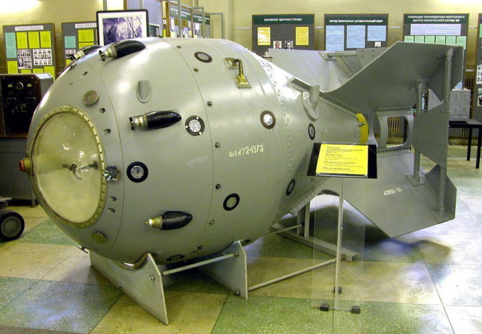 Первая советская атомная бомба (макет) в музее ВНИИЭФ в городе Саров, бывший Арзамас-16