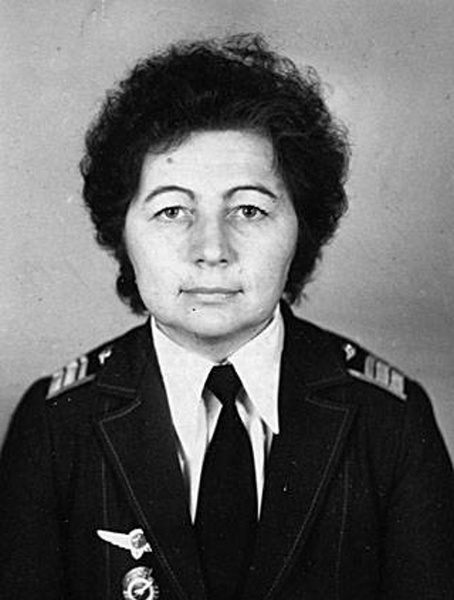 Единственная женщина, награжденная «авиационной» медалью Нестерова — летчица Нина Литюшкина, занесенная в Книгу рекордов Гиннеса как обладательница самого большого налета среди женщин (около 24 тысяч часов)