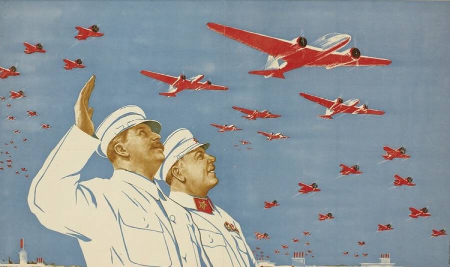 Стальные руки-крылья над Москвой: первый день авиации СССР