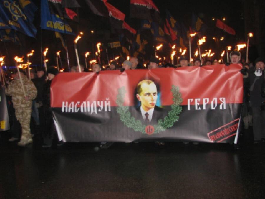 Он тоже любил селфи с хозяевами. К годовщине ареста Степана Бандеры