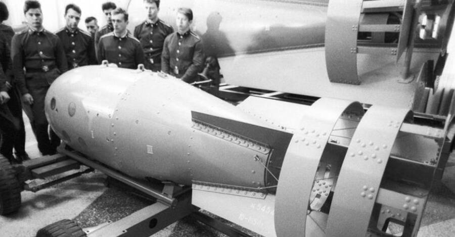 29 августа 1949 года проведено первое испытание советской атомной бомбы
