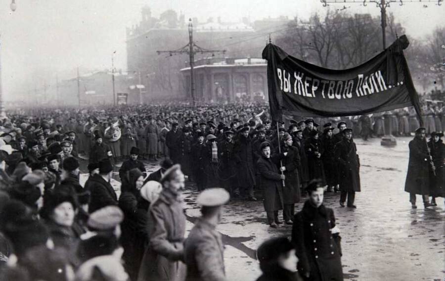 Февраль 1917 года: почему солдаты не стреляли в народ?