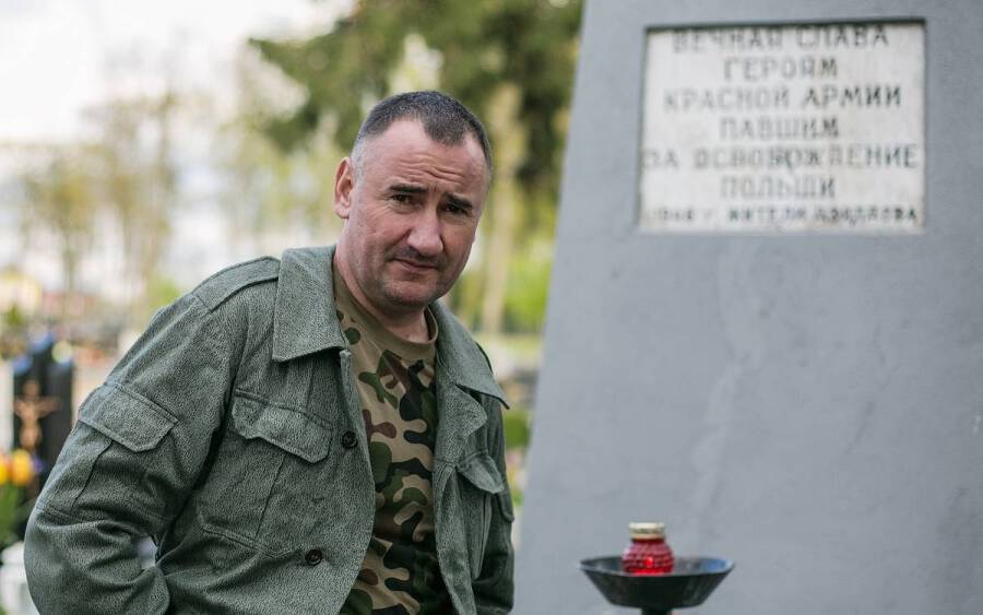 «Советский солдат спас мою маму…» Как поляки из «Курска» оберегают могилы красноармейцев