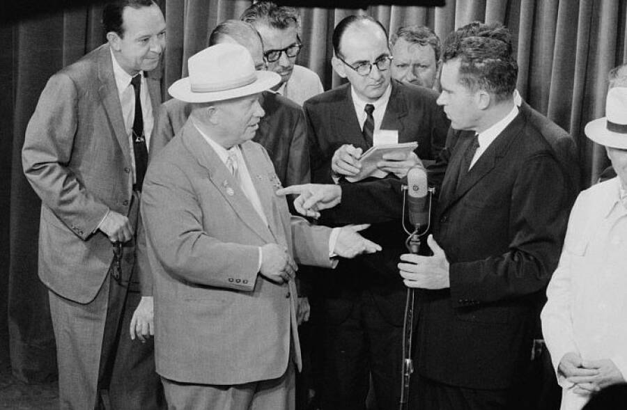 «Поравняться и сделать ручкой!»: что Хрущев и Никсон сказали друг другу во время «кухонных дебатов»