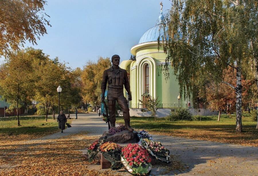 Фото на памятник воронеж. Памятник воинам интернационалистам в Воронеже. Памятники воинам в Воронеже. Памятник афганцам в Воронеже. Памятник интернационалистам в Воронежской области.