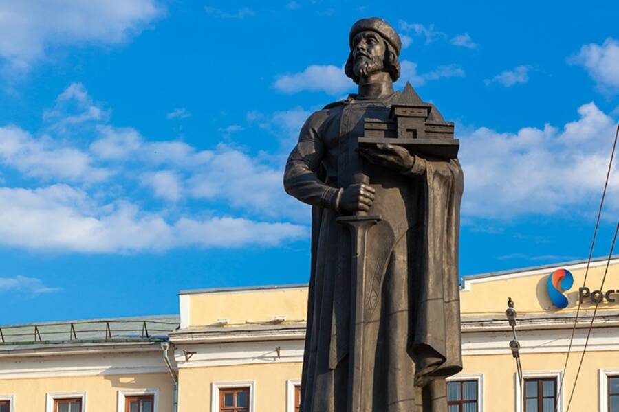 Памятник ярославу мудрому в ярославле фото Ярослав Мудрый Слушать аудиолекции по истории РФ для школьников и студентов