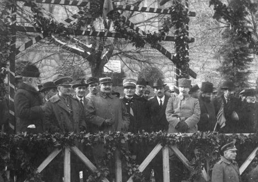 Президент Грузии Ной Жордания с французскими офицерами