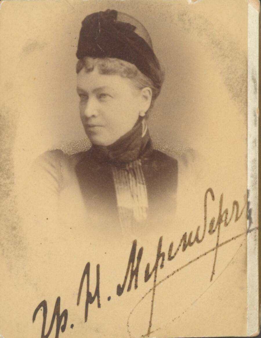 Портрет младшей дочери Пушкина с подписью – «Графиня Н. Меренберг»