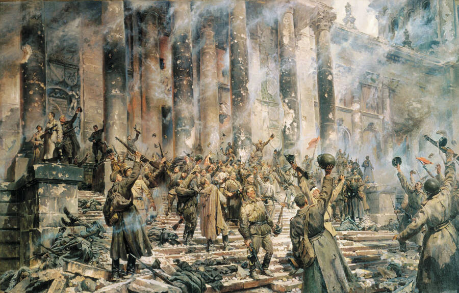 «Победа» (Советские солдаты на ступенях Рейхстага)