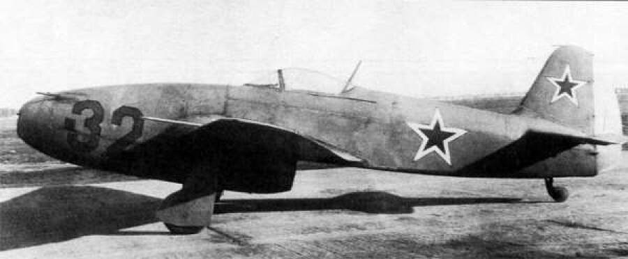 Истребитель Як-15, принимавший участие в государственных испытаниях, весна 1947 года