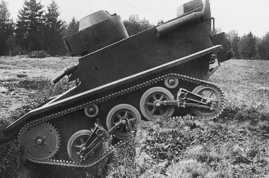 Опытный образец танка Т-41 на испытательном полигоне в Кубинке, август 1932 года