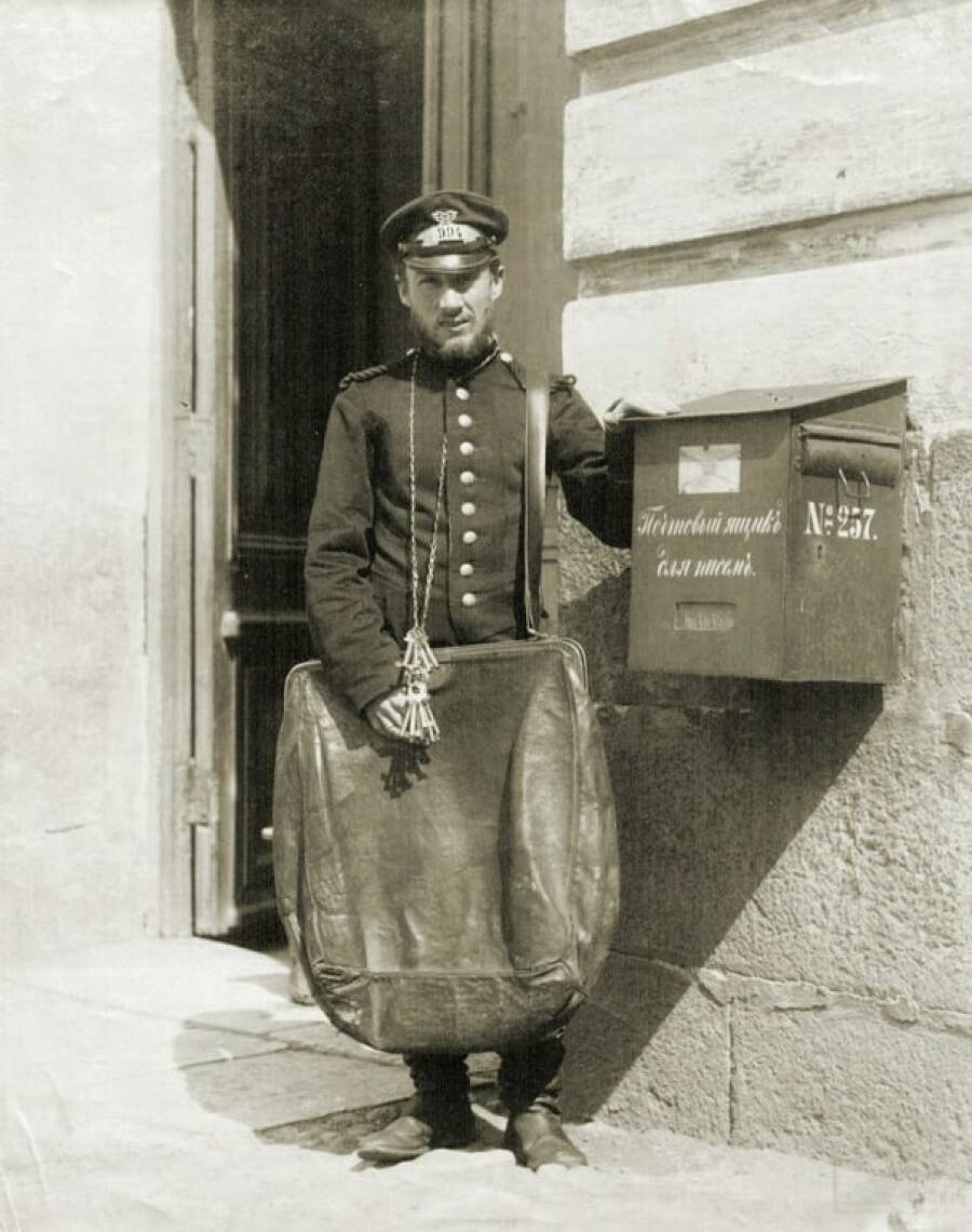 Петербургский почтальон