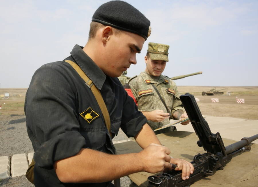 Современные российские танкисты получили черные береты — такие же, как носят их коллеги из Германии или Израиля