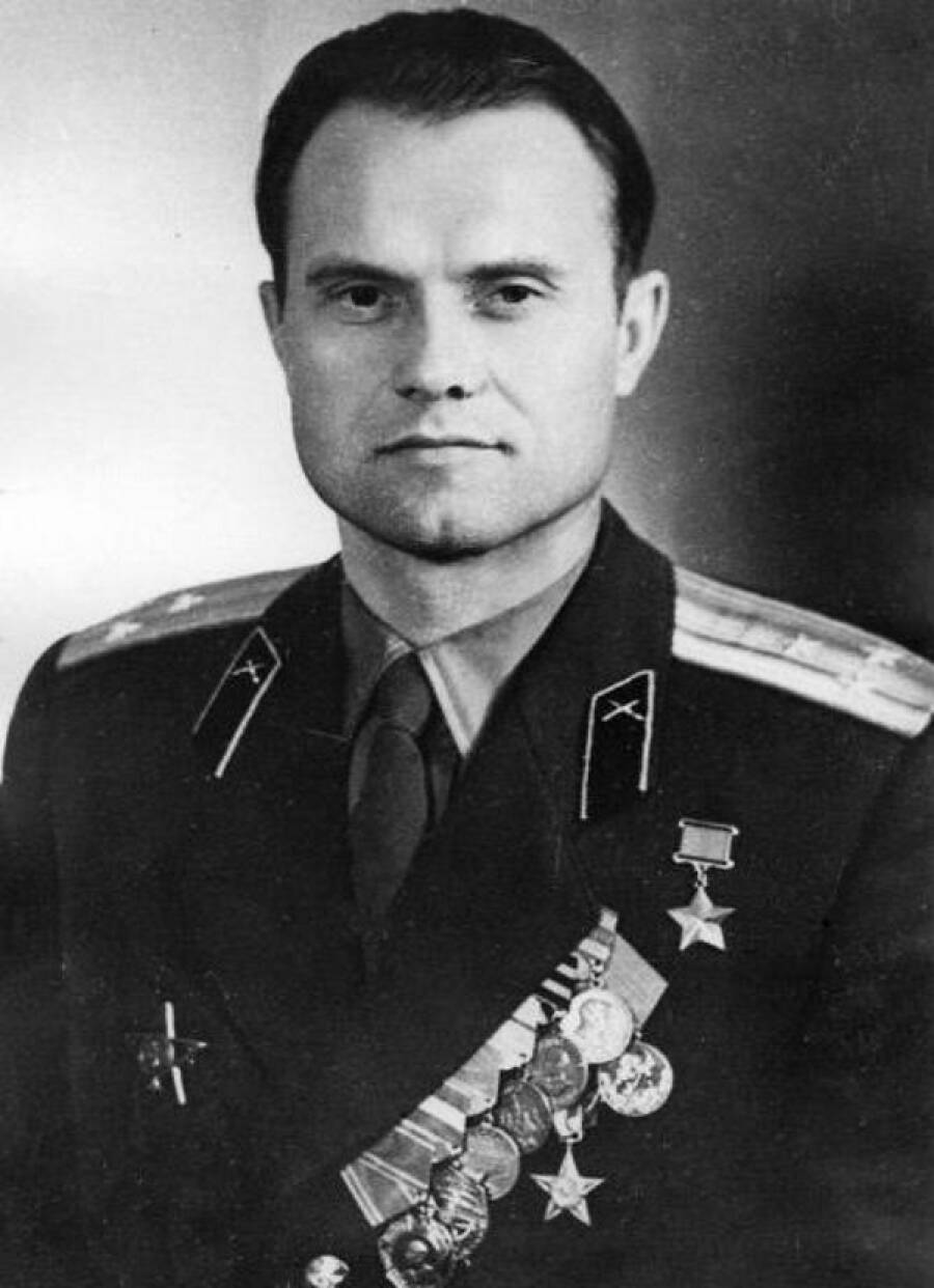 Герой Советского Союза полковник Алексей Волошин — кавалер американской медали «Серебряная звезда» (видна левее и ниже советских медалей)