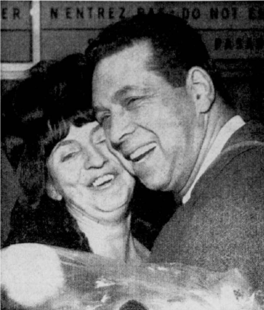 Жоржа Руа после возвращения из СССР встречает супруга