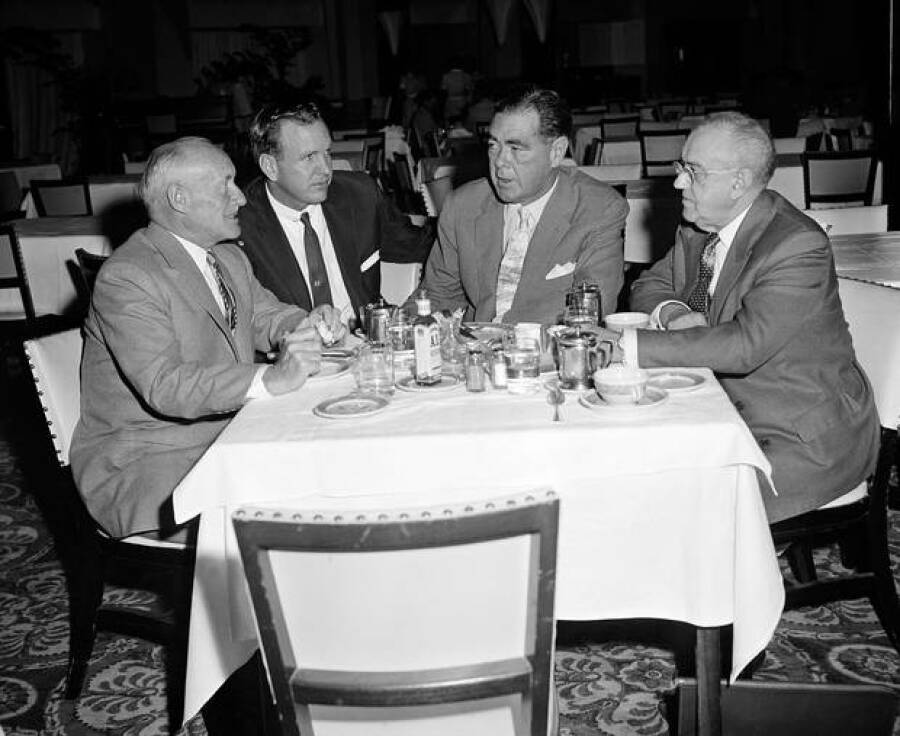 Столпы НХЛ: К.Смайт, Б.Норрис, Дж.Норрис и Ф.Селке (1962)