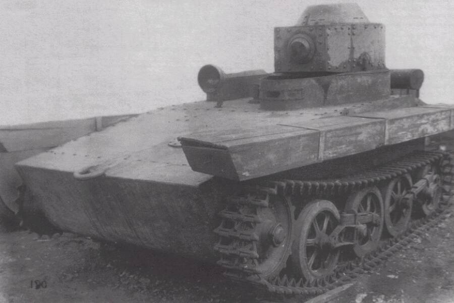 Легкий плавающий танк Т-33 разработки конструкторского бюро завода «Большевик»
