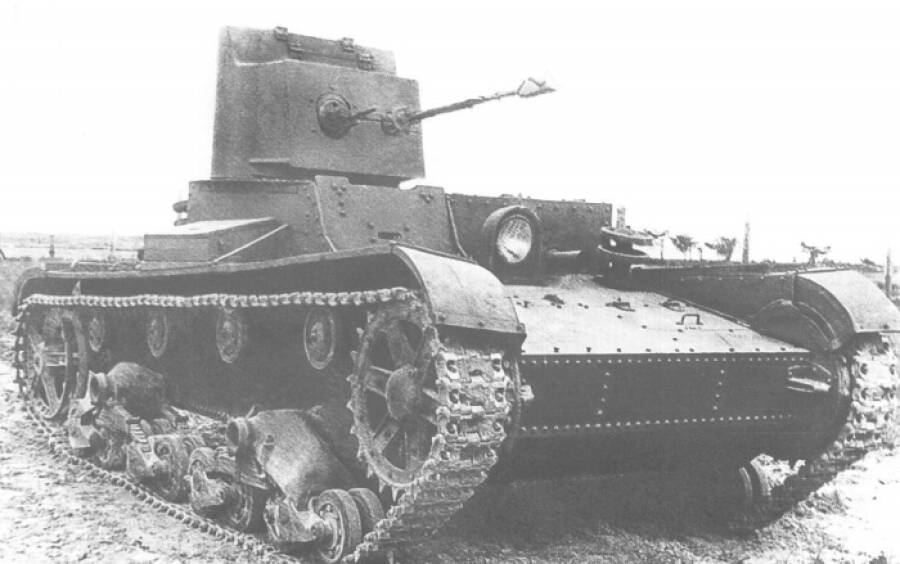 Однобашенный химический (огнеметный) танк ХТ-26 образца 1933 года