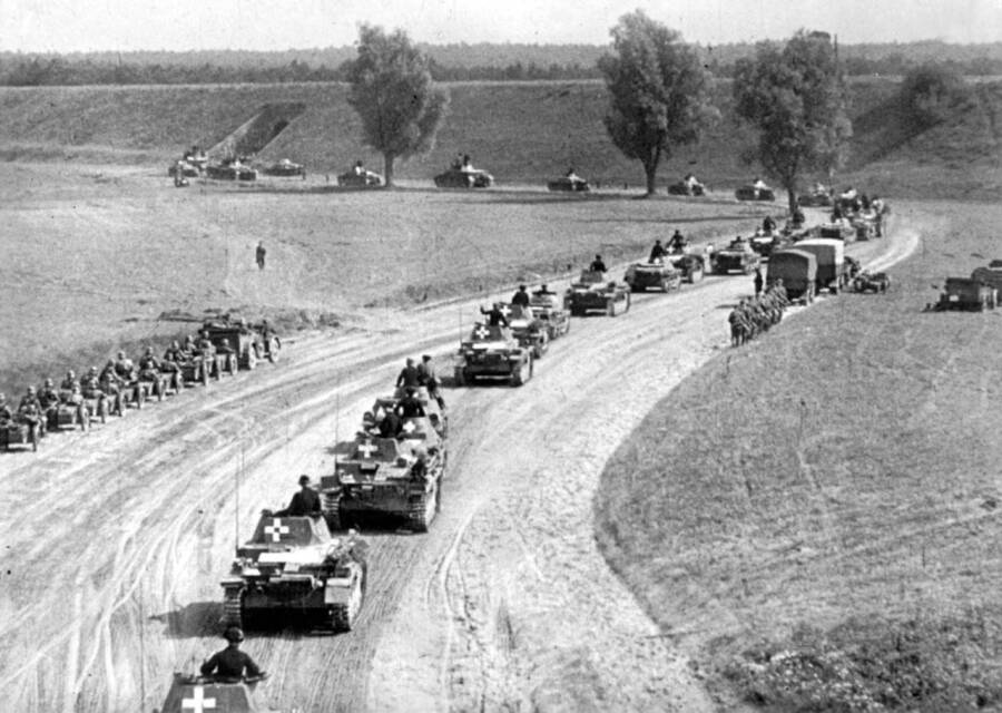 Немецкие танки входят в Польшу, сентябрь 1939 года