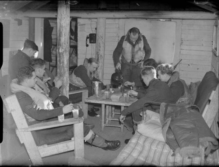 Британцы между вылетами в Ваенге. 1941 г.