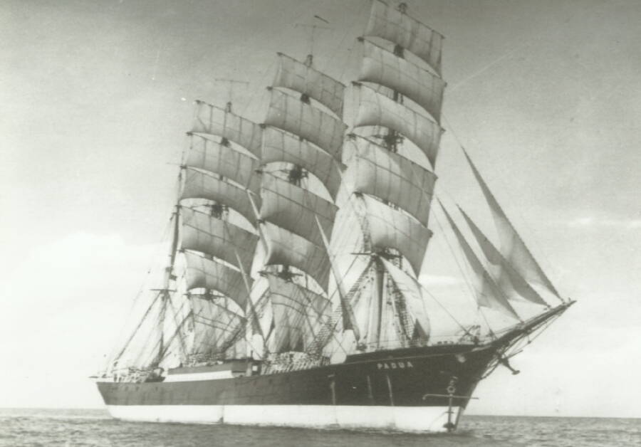 Барк «Падуя» под полными парусами во время трансатлантического перехода, 1930-е годы