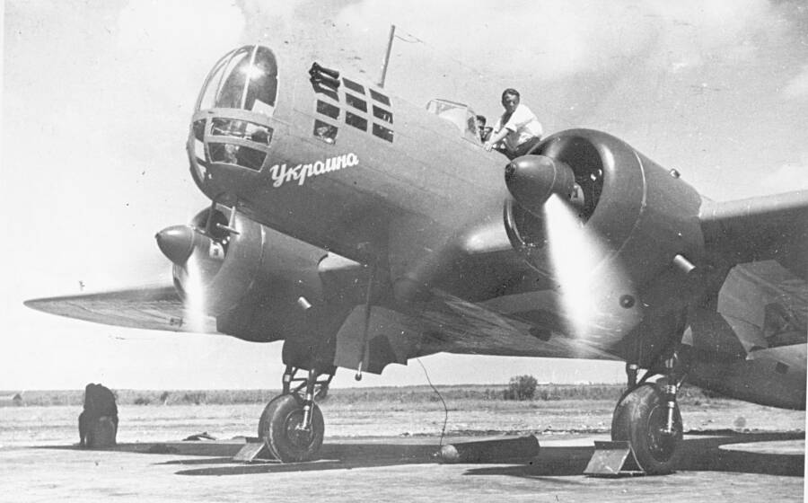 Рекордный самолет ЦКБ-30Н-2 «Украина» перед полетом, 1940 год