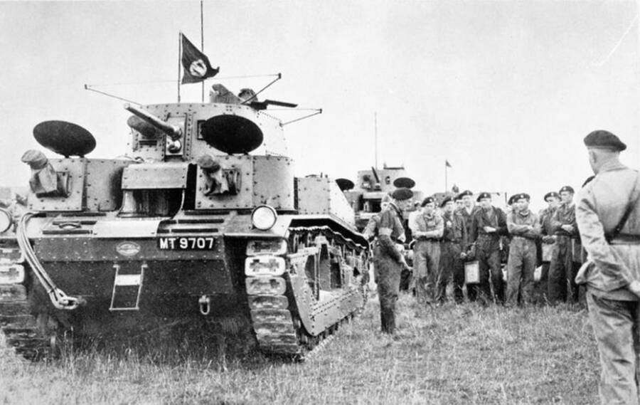 Средний танк «Виккерс 16-тонный» А6 из состава танковой бригады, Солсбери, середина 1930-х годов
