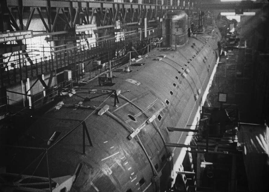 Атомная подлодка К-3 в стапельном цеху завода «Севмаш», 1957 год
