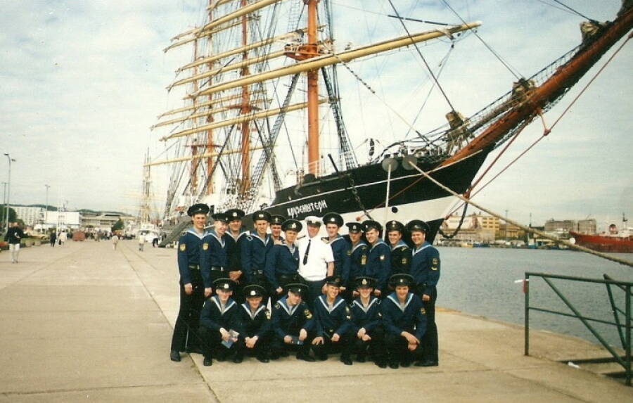 Курсанты училища рыбопромыслового флота, проходившие практику на «Крузенштерне», 1980-е годы