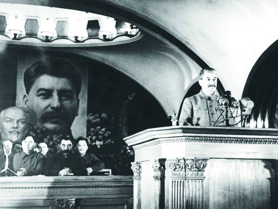 Выступление И.В. Сталина в вестибюле станции метро «Маяковская»