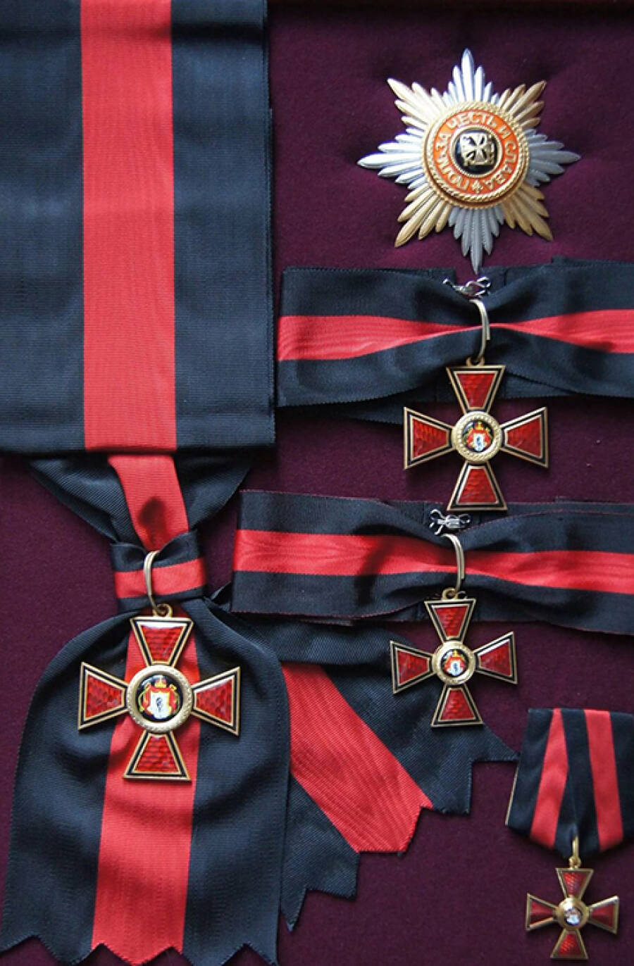 Орденская лента, звезда и кресты ордена Святого Владимира