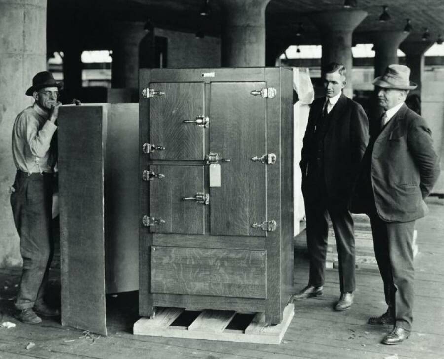 Первый в мире запатентованный холодильник Альберта Маршалла. 1899 год