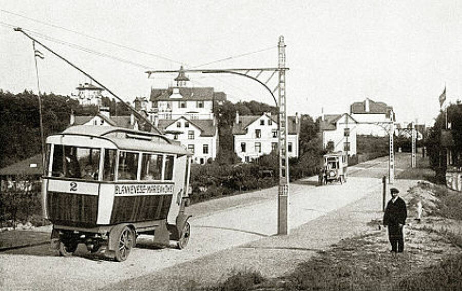Один из первых рейсовых троллейбусов на пригородном маршруте в Германии, 1910-е