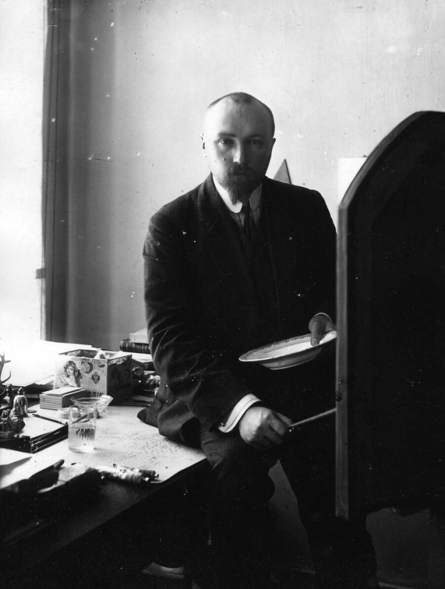 Николай Рерих в мастерской. 1910-е годы