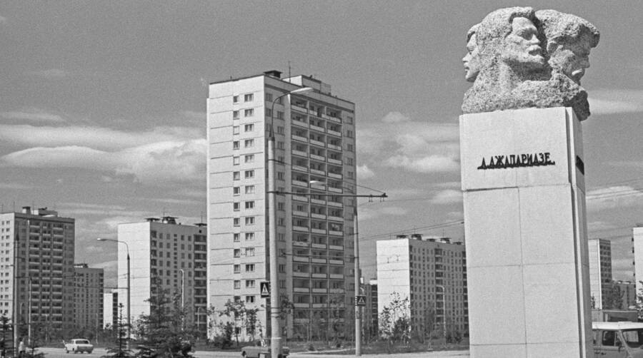 Памятник 26 бакинским комиссарам в московском микрорайоне Тропарево, 1975 год