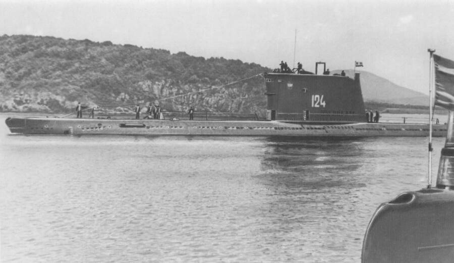 Подводная лодка проекта АВ-611, вооруженная комплексом Д-1 с баллистическими ракетами Р-11ФМ. Такие подлодки использовались для подготовки подводников к службе на океанских ракетных субмаринах