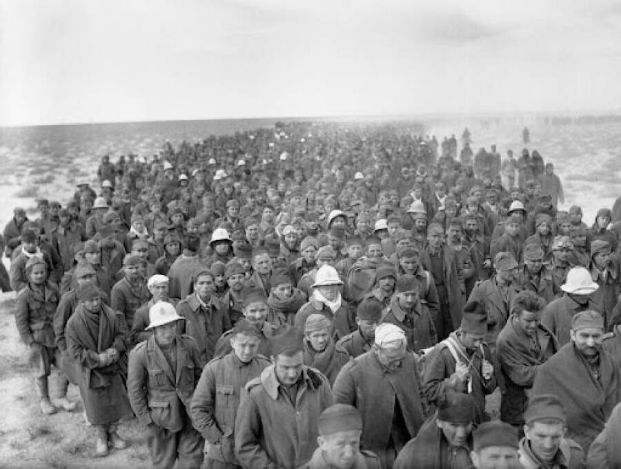 Итальянские пленные в Северной Африке 1940 г.