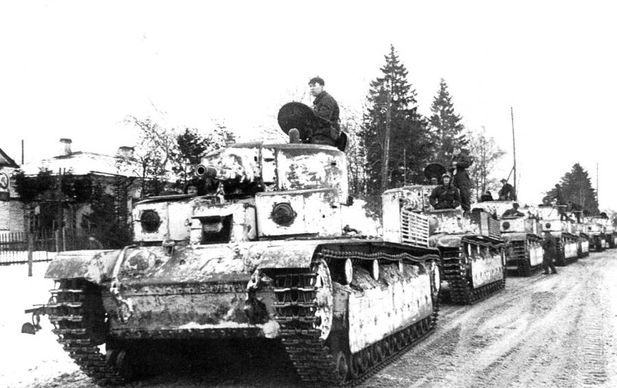 Танки Т-28 из состава 20-й тяжелой танковой бригады на Карельском перешейке, февраль 1940 года