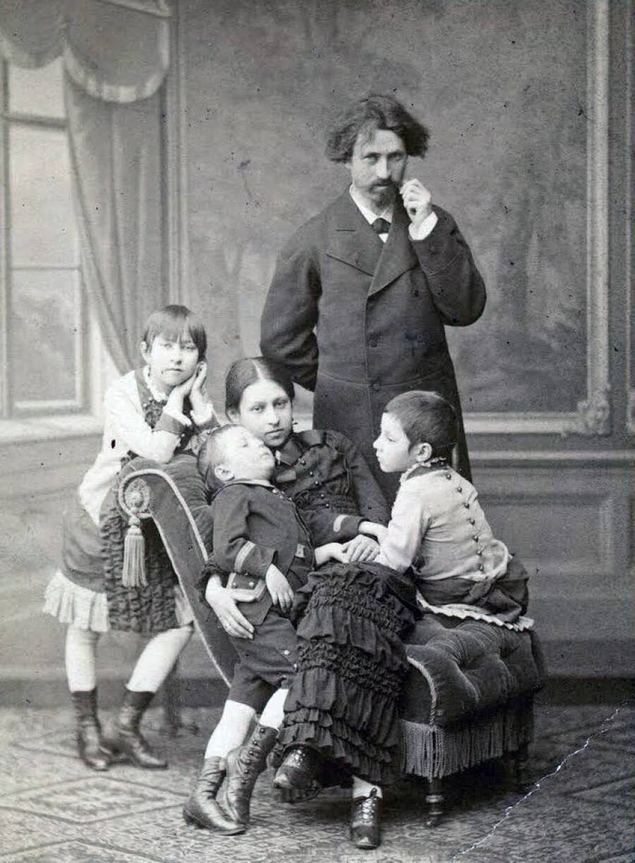 Илья Репин в кругу семьи. 1883 год