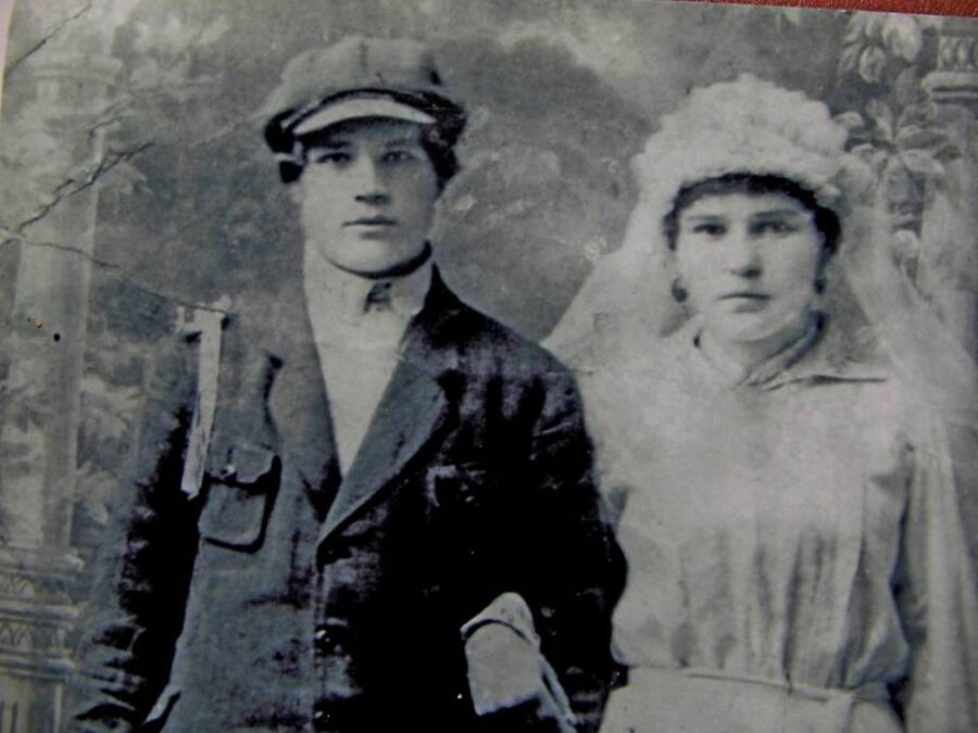 Полина Осипенко и ее первый муж Сергей Говяз перед свадьбой, январь 1926 года