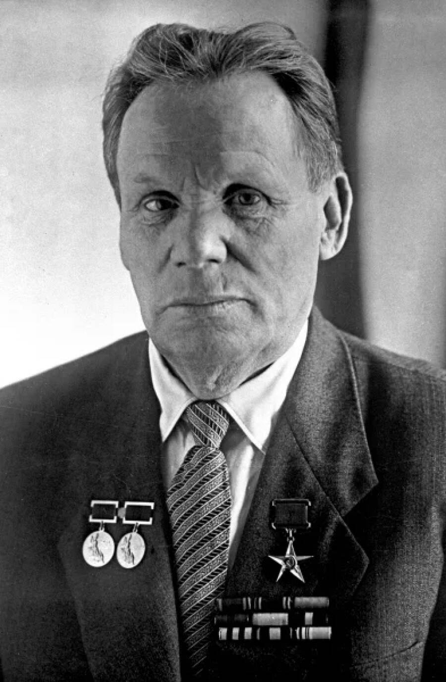 Герой Социалистического труда, дважды лауреат Сталинских премий оружейник Сергей Симонов