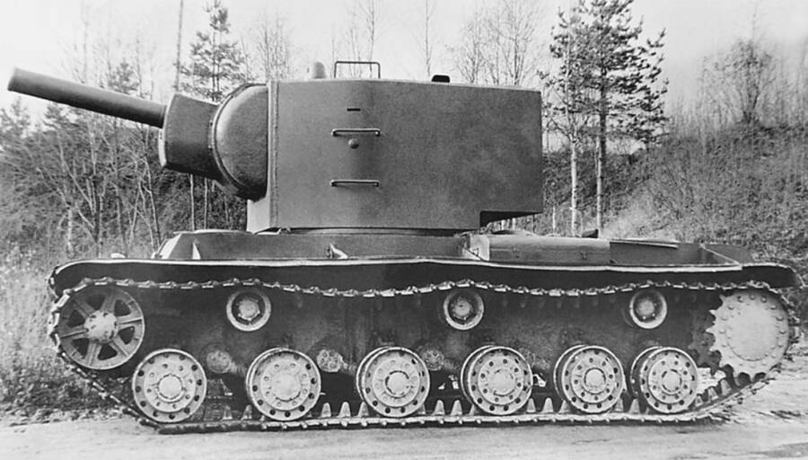 Опытный танк У-7 с установленной на нем «пониженной башней» перед прохождением испытаний, сентябрь 1940 года