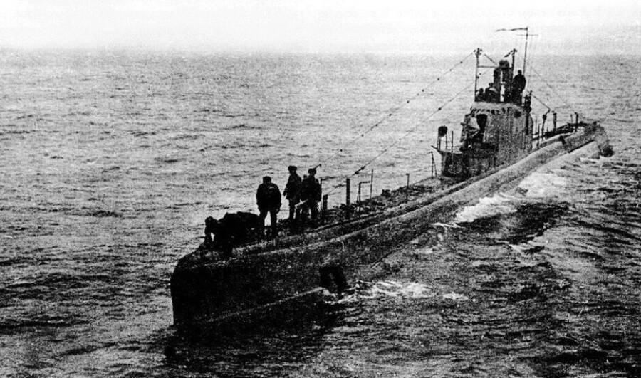 Заводка буксира на подводную лодку Щ-423, август 1940 года